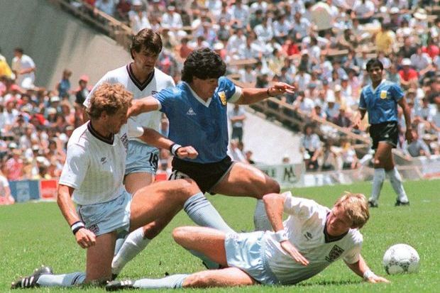 Argentina 2 x 1 Inglaterra: Maradona foi Deus com o p e com a mo